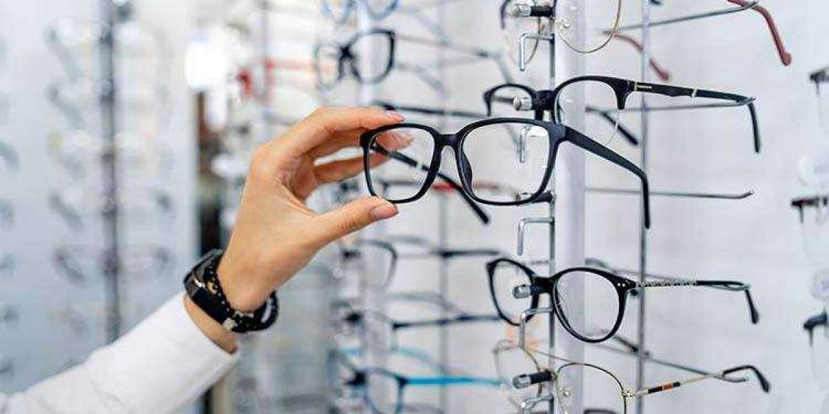 Eyewear Market Key Players And Key Coverage Of The Report Till 2027