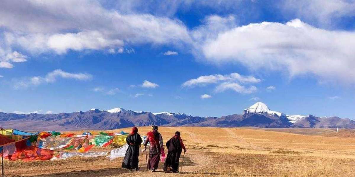 Tibetan Nomads Still Live Their Old Way of Life